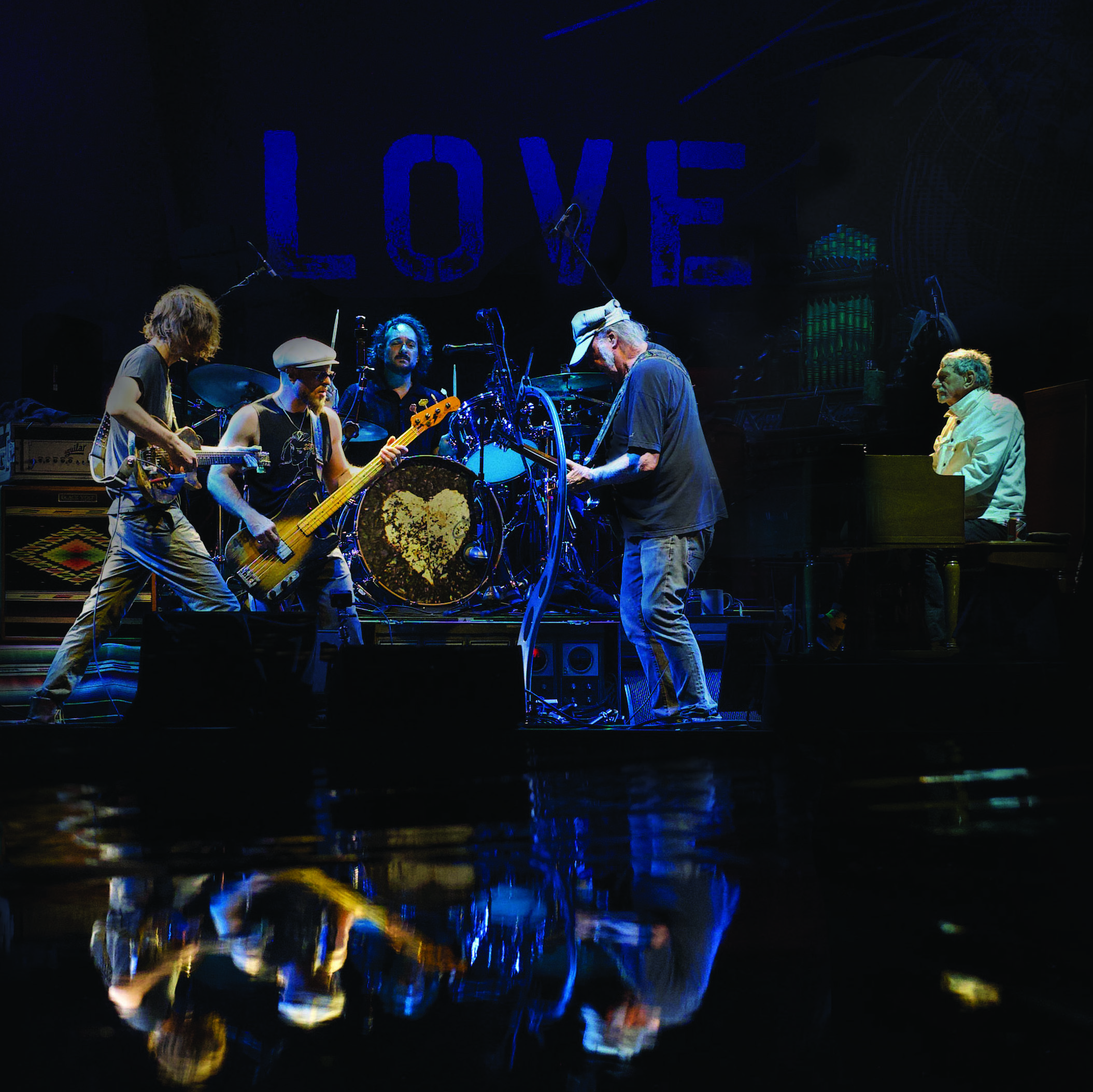 Find our offers for NEIL YOUNG AND THE CHROME HEARTS | Gérard